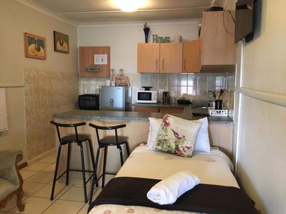 Aandrus Guesthouse Bloemfontein Bagian luar foto