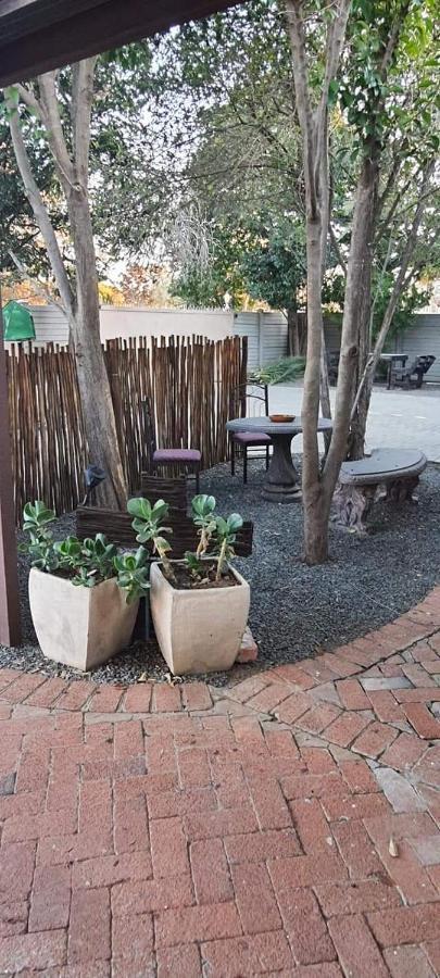 Aandrus Guesthouse Bloemfontein Bagian luar foto