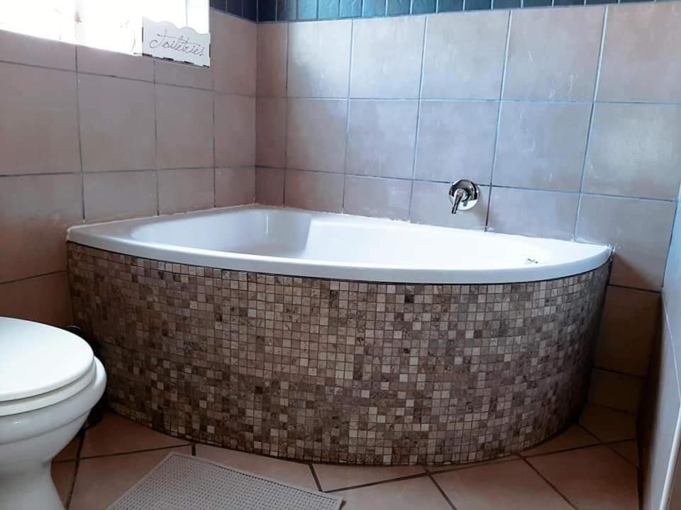Aandrus Guesthouse Bloemfontein Bagian luar foto