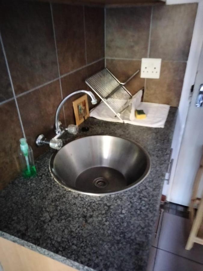 Aandrus Guesthouse Bloemfontein Bagian luar foto