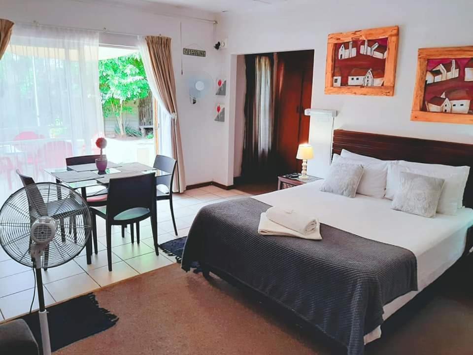 Aandrus Guesthouse Bloemfontein Bagian luar foto