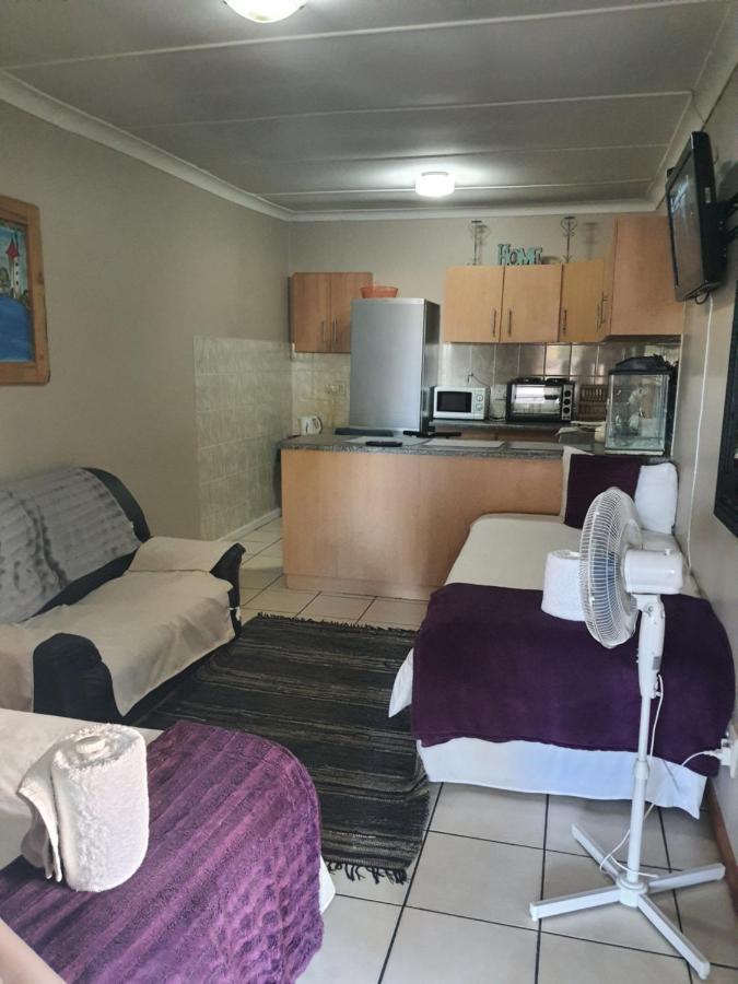 Aandrus Guesthouse Bloemfontein Bagian luar foto