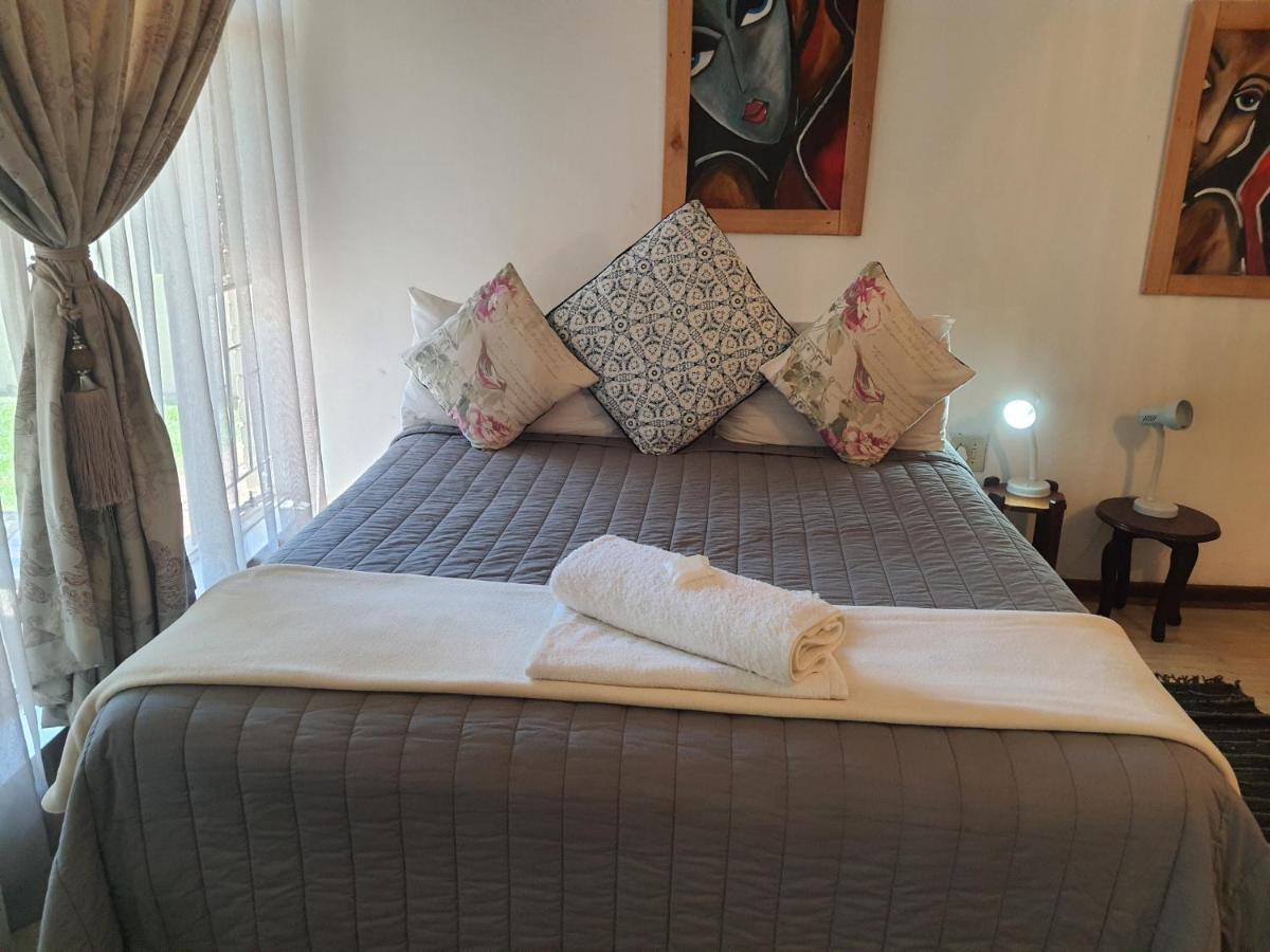 Aandrus Guesthouse Bloemfontein Bagian luar foto