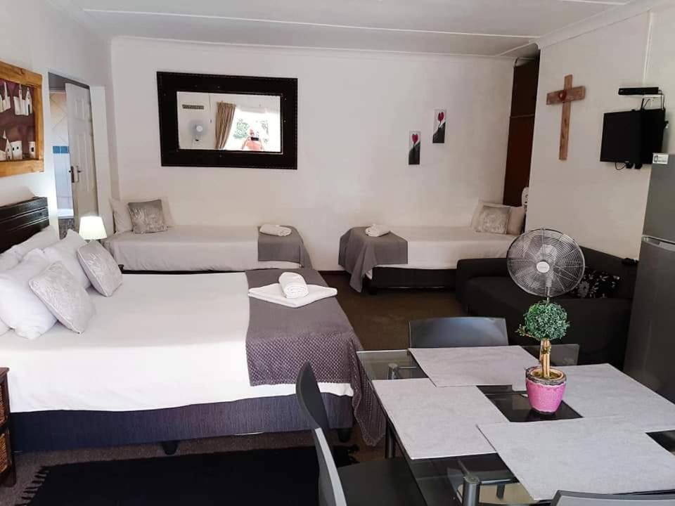 Aandrus Guesthouse Bloemfontein Bagian luar foto