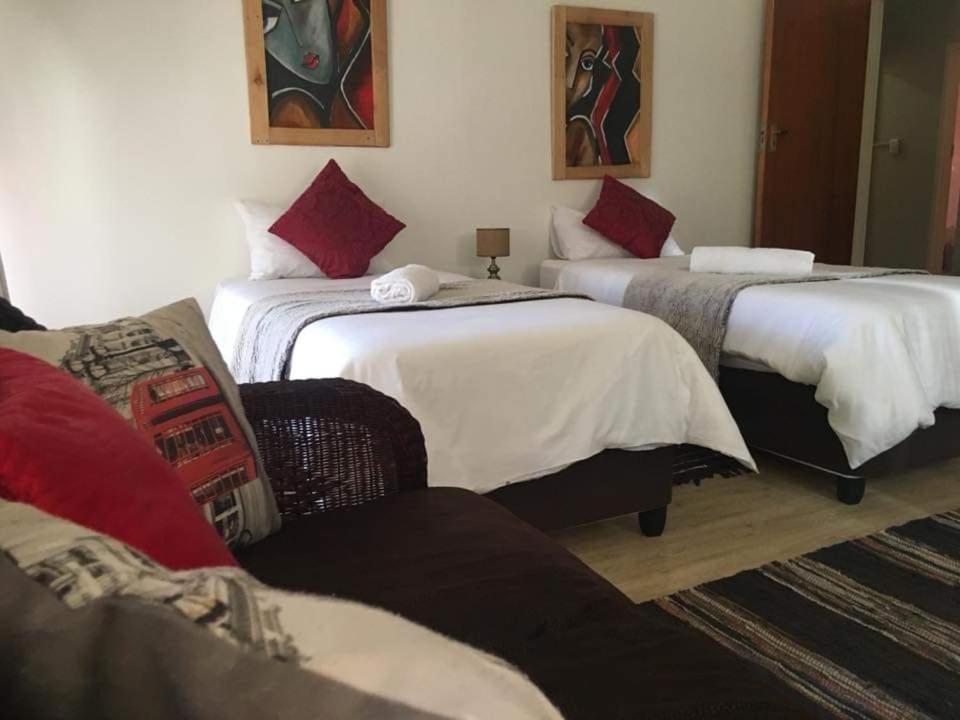 Aandrus Guesthouse Bloemfontein Bagian luar foto