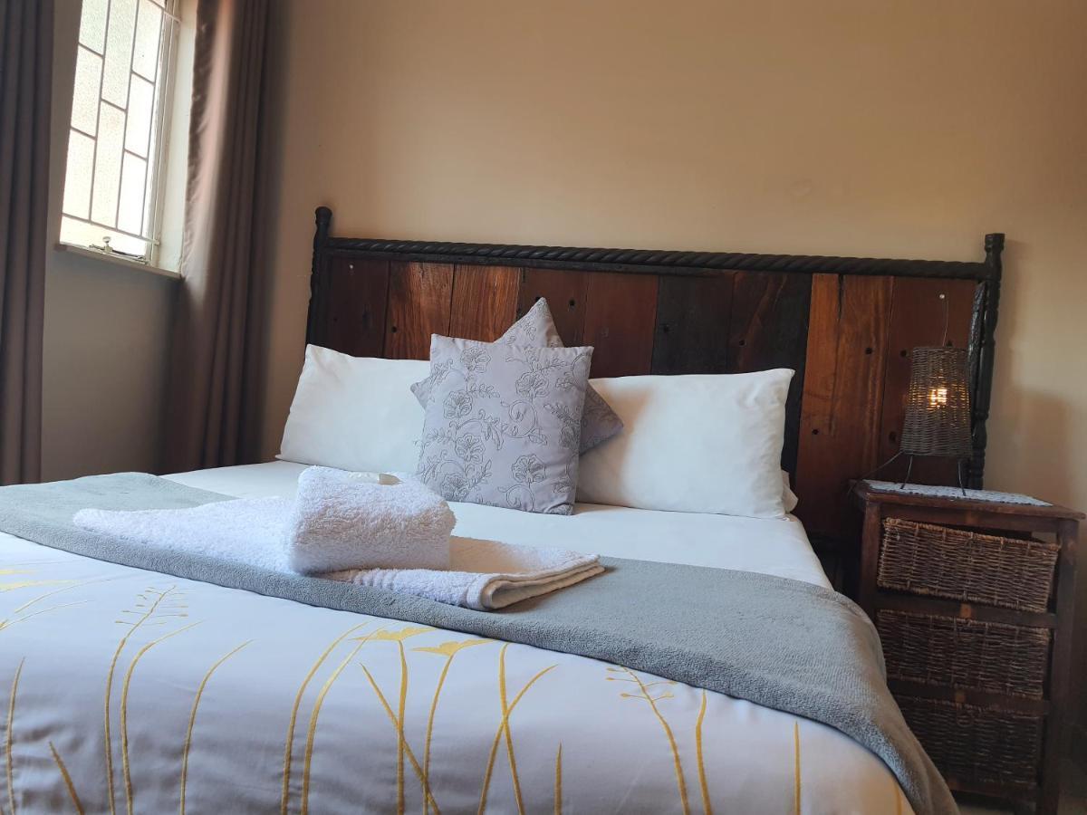 Aandrus Guesthouse Bloemfontein Bagian luar foto