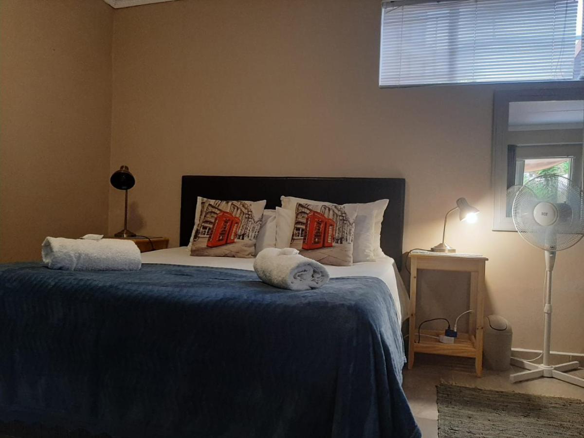 Aandrus Guesthouse Bloemfontein Bagian luar foto