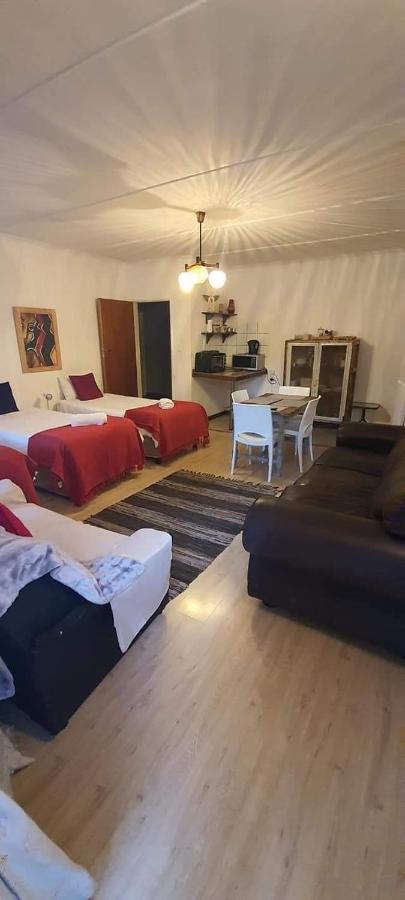 Aandrus Guesthouse Bloemfontein Bagian luar foto