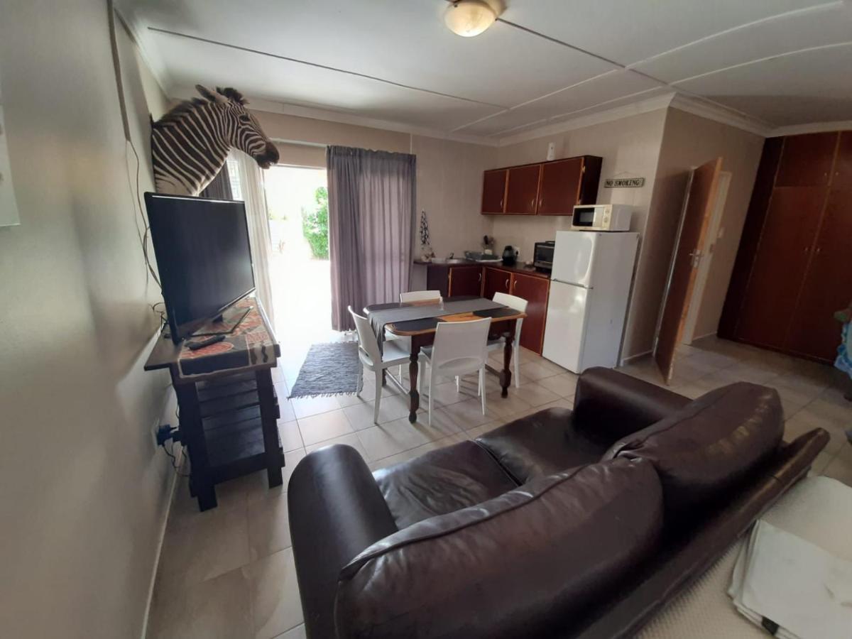 Aandrus Guesthouse Bloemfontein Bagian luar foto