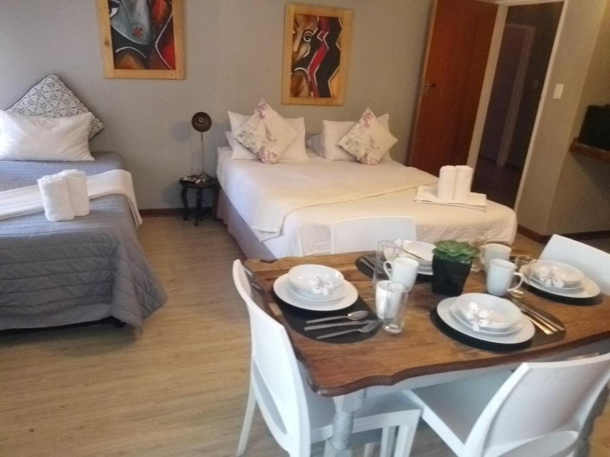 Aandrus Guesthouse Bloemfontein Bagian luar foto