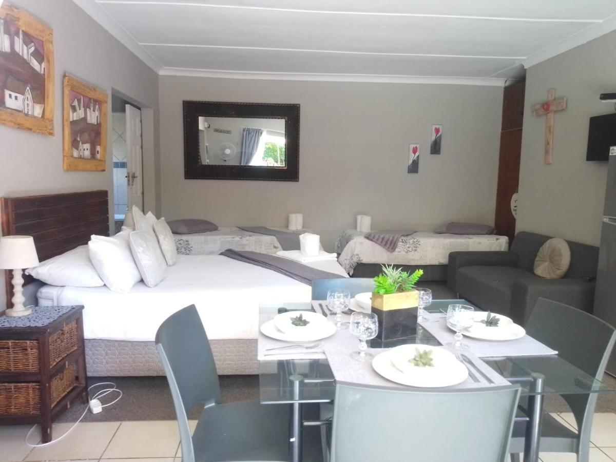 Aandrus Guesthouse Bloemfontein Bagian luar foto