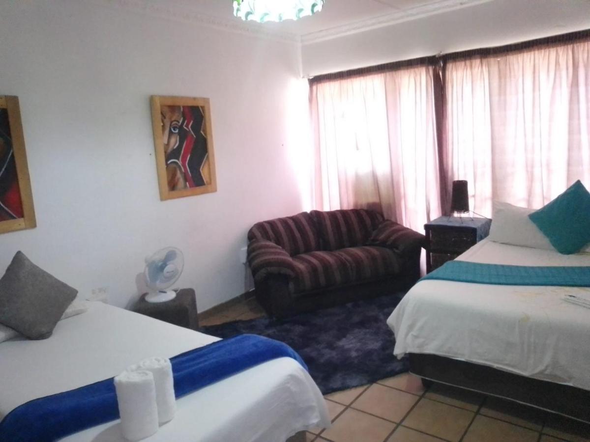 Aandrus Guesthouse Bloemfontein Bagian luar foto