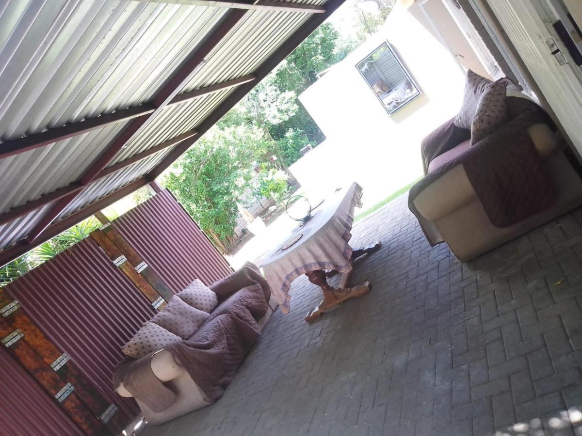 Aandrus Guesthouse Bloemfontein Bagian luar foto