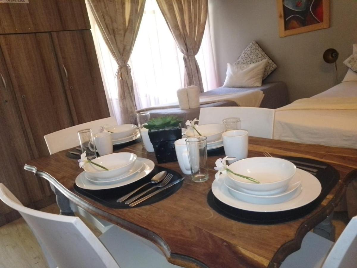 Aandrus Guesthouse Bloemfontein Bagian luar foto